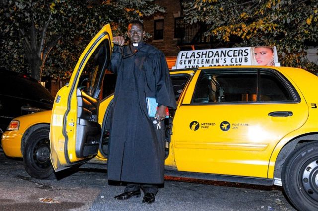 Pastor taxista ofrece a pasajeros confesarse durante el viaje Pastor taxista ofrece a pasajeros confesarse durante el viaje