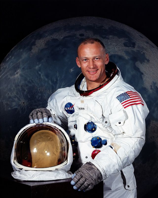 El primero en hacer popo en el espacio El primero en hacer popo en el espacio