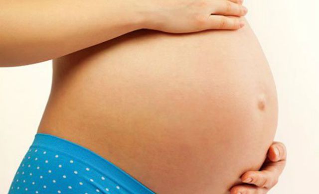 Una mujer casada da a luz a mellizos de dos padres diferentes Una mujer casada da a luz a mellizos de dos padres diferentes