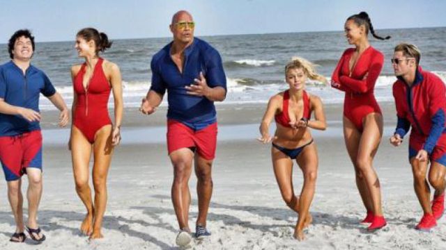 La Roca publicó las primeras imágenes oficiales de Baywatch La Roca publicó las primeras imágenes oficiales de Baywatch