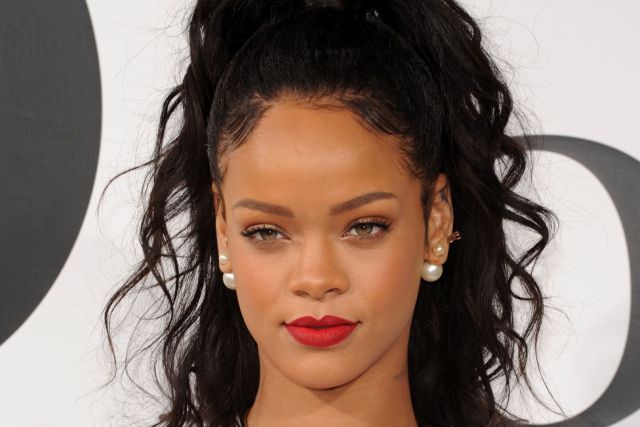 Rihanna ayudó a un fan por Twitter Rihanna ayudó a un fan por Twitter