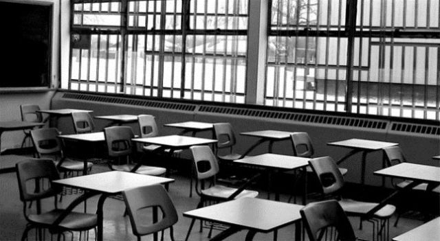 Profesor universitario obliga a sus alumnos a dibujar 1.000 emoticones en una hoja para que aprendan a ser puntuales Profesor universitario obliga a sus alumnos a dibujar 1.000 emoticones en una hoja para que aprendan a ser puntuales