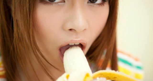China prohibió la transmisión de videos que contengan personas comiendo plátanos China prohibió la transmisión de videos que contengan personas comiendo plátanos