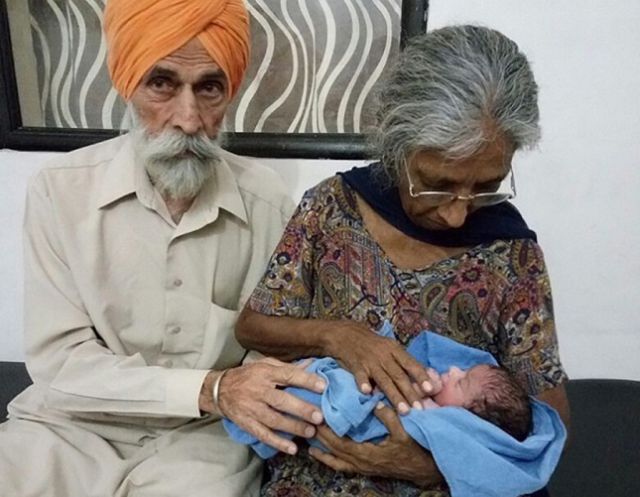 Una mujer en la India da a luz a su primer hijo a los 70 años Una mujer en la India da a luz a su primer hijo a los 70 años