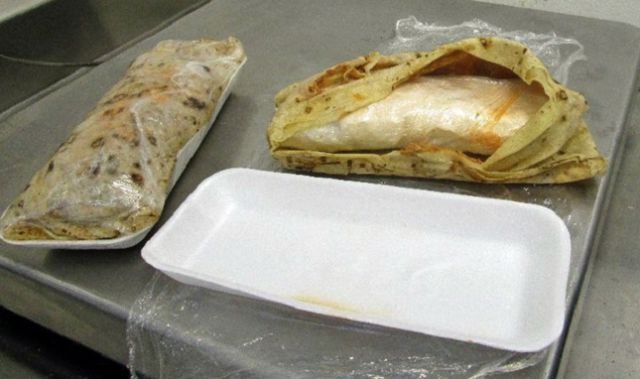 Mujer oculta metanfetaminas… en un burrito Mujer oculta metanfetaminas… en un burrito
