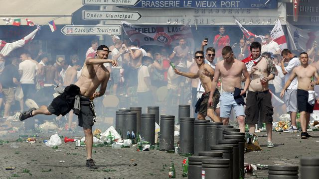 Diputado ruso fomenta la violencia en los hinchas.