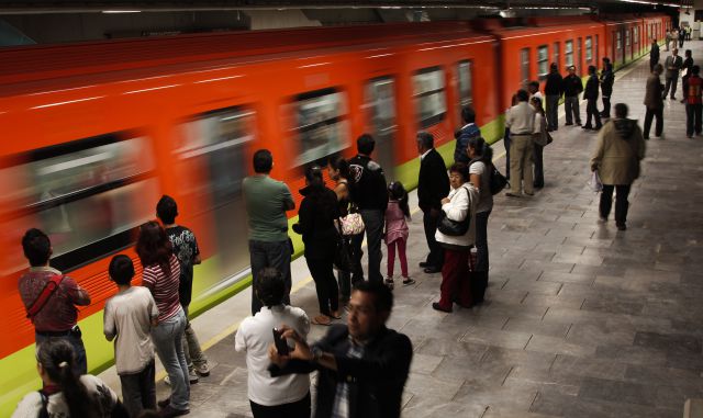 Si te metes al vagón de mujeres ¡Te multan!