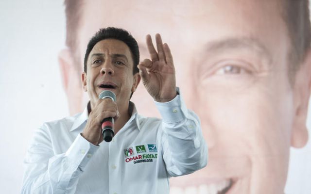 Gobernador exige disculpa a quien dudó de su sexualidad