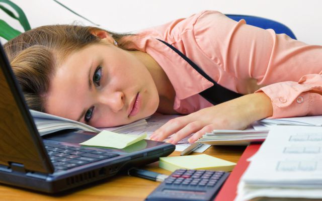 Dormir en el trabajo debería ser un derecho revela un estudio