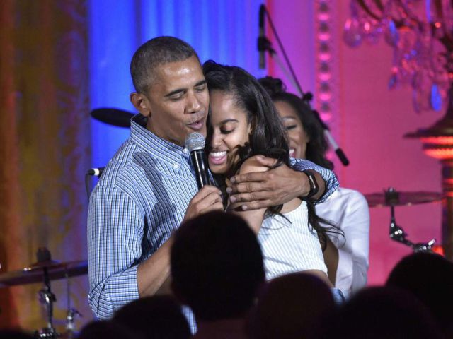 Obama le canta las mañanitas a su hija