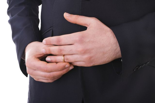 Lleva una relación de un año con una persona que es casada y no sabe que hacer Lleva una relación de un año con una persona que es casada y no sabe que hacer