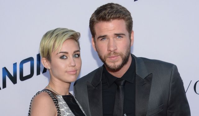 Miley Cyrus y Liam Hemsworth aman cantar en el coche