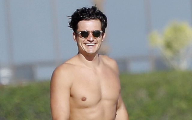 Orlando Bloom pasea desnudo con Katy Perry