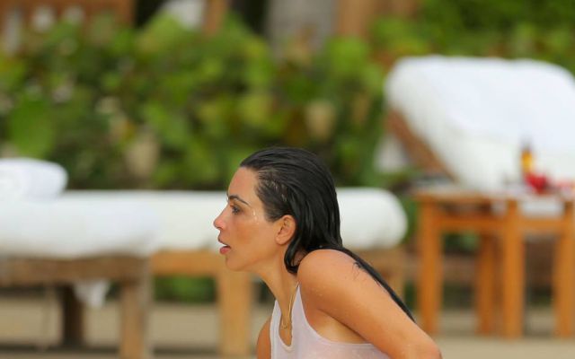 Se filtran fotos atrevidas de Kim Kardashian en México