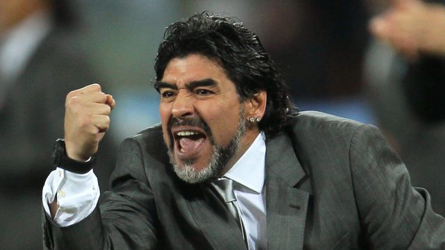 Maradona tiene prohibido salir de Argentina