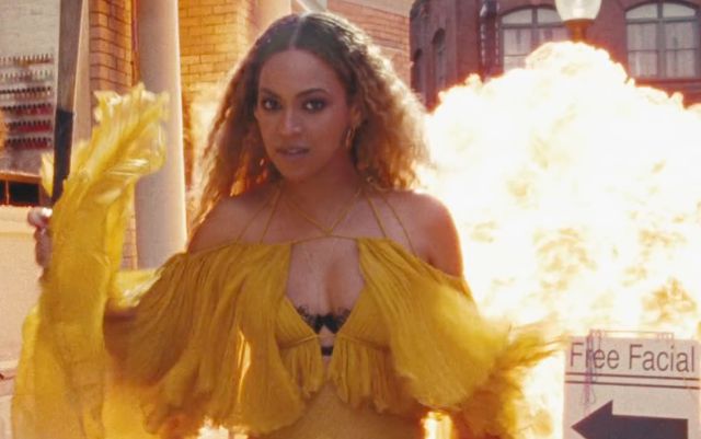 Beyoncé se vuelve más ruda que nunca en su nuevo video Beyoncé se vuelve más ruda que nunca en su nuevo video