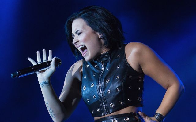 Demi Lovato hace cover de Adele y todos la ovacionan