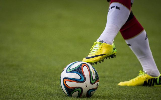 Futbolista se lanza como cantante