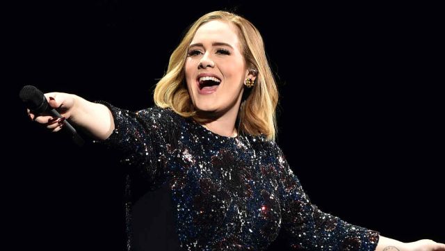 Adele dedica concierto a Brangelina