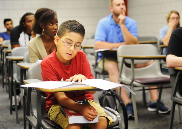 El niño de 9 años que asiste a la universidad