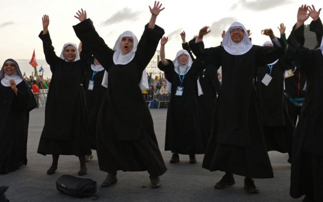 Monjas dejan el hábito para casarse