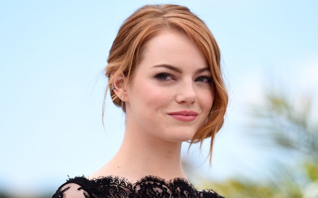 Emma Stone sorprende con radical corte de cabello