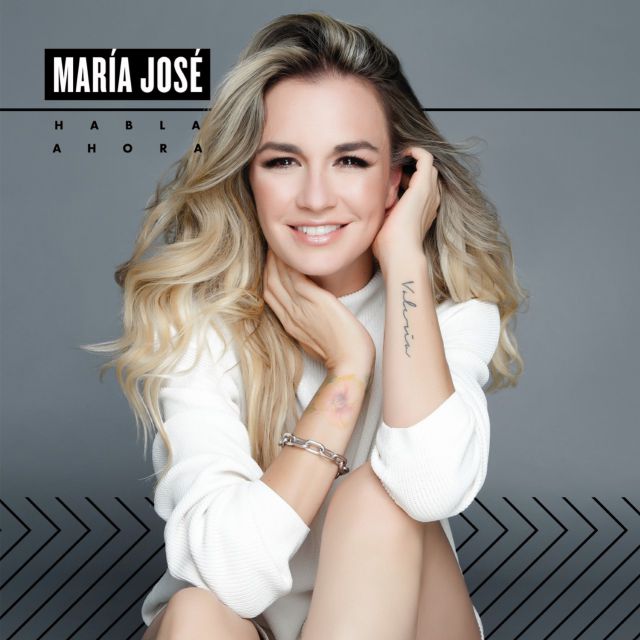 Firma de autógrafos con María José