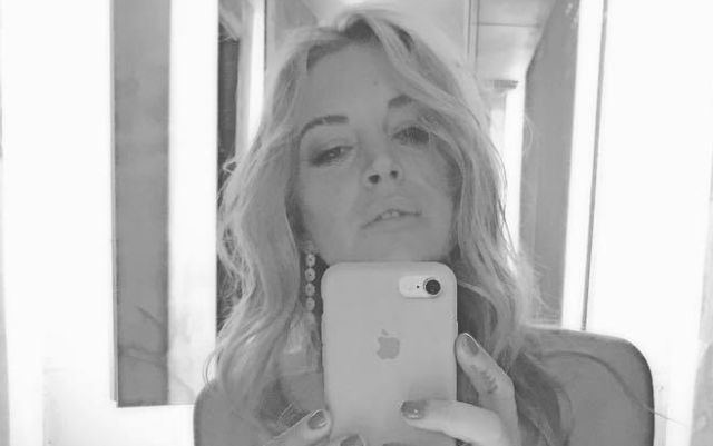 Lindsay Lohan publica foto en topless y se arrepiente