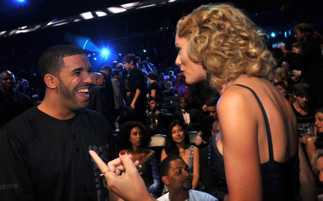 Drake y Taylor Swift durante los VMAs 2013