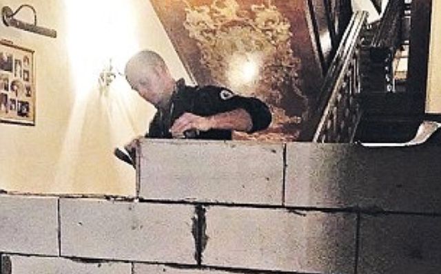 Se divorciaron y parten la casa a la mitad