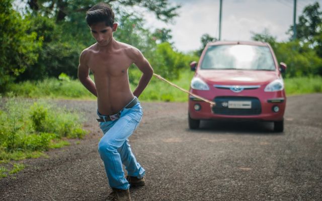 Adolescente puede hacer cosas sobrenaturales con la espalda (VIDEO) Adolescente puede hacer cosas sobrenaturales con la espalda (VIDEO)