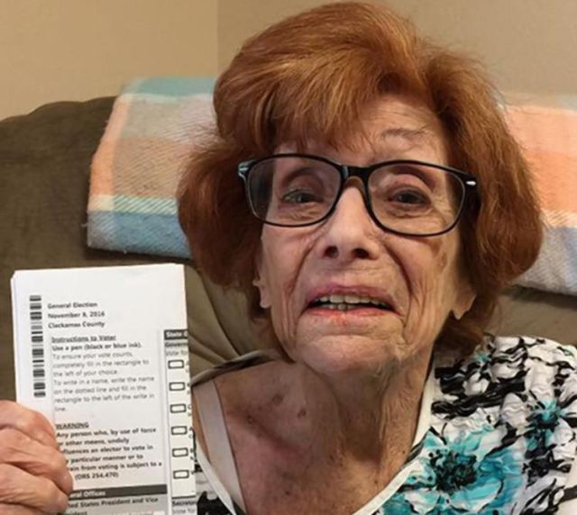 Esperó 90 años para votar por una mujer y este es su triste final