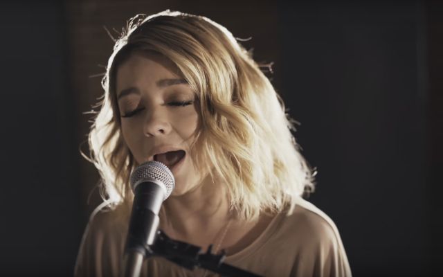 Sarah Hyland sorprende con su increíble voz