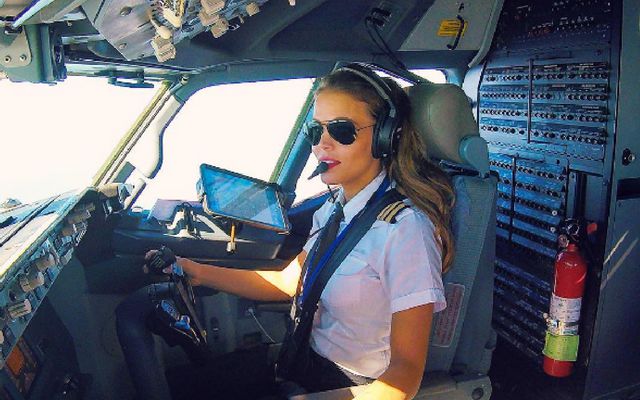 La piloto que enamora a Instagram