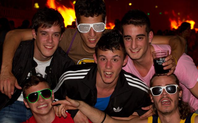 ¿Cuántas veces te has ido de fiesta en lunes y terminas hasta las 5 a.m.?