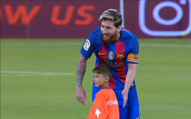 Niño afgano conoce a su héroe Lionel Messi