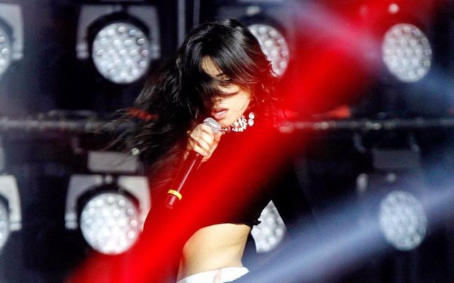 Camila Cabello en Cancún con diminuto bikini