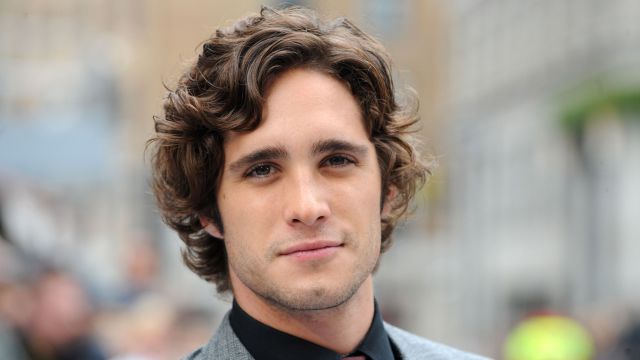 Sensual baile de Diego Boneta le rompe el pantalón Sensual baile de Diego Boneta le rompe el pantalón