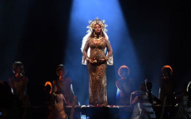 El increíble performance de Beyonce en los Premios Grammy El increíble performance de Beyonce en los Premios Grammy