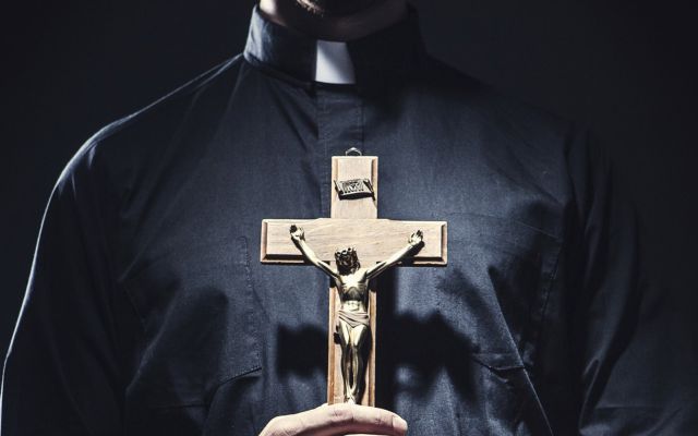 Sacerdote en Italia le encanta