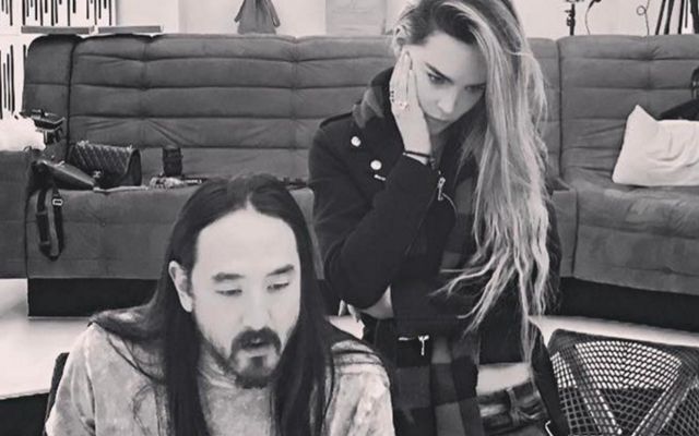 Belinda le “enseña” un poco de español a Steve Aoki Belinda le “enseña” un poco de español a Steve Aoki