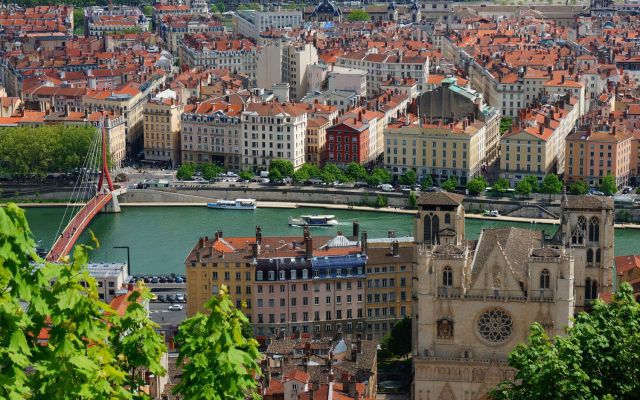 París saca ventaja de quienes orinan en público