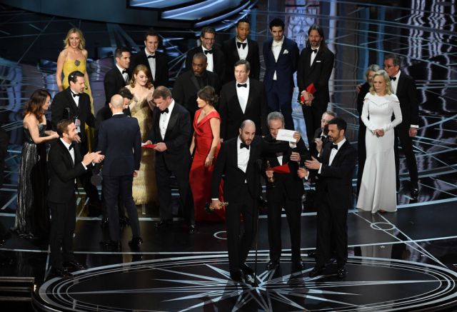 Coronan por error La La Land y gana Moonlight