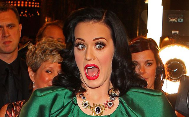 Katy Perry vuelve a sorprender con drástico cambio de look