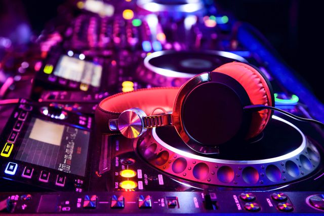 Con las mejores colaboraciones celebramos el día internacional del DJ