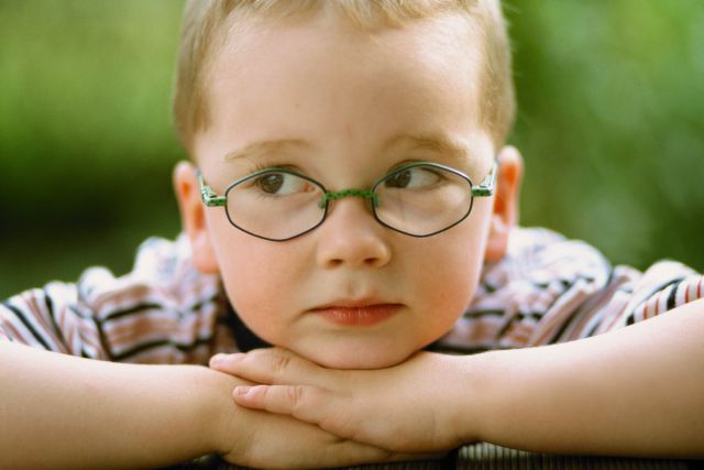 Un niño toma 10.000 euros y los reparte entre sus compañeros de clase