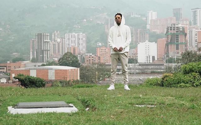 Wiz Khalifa llevo flores a la tumba de Pablo Escobar