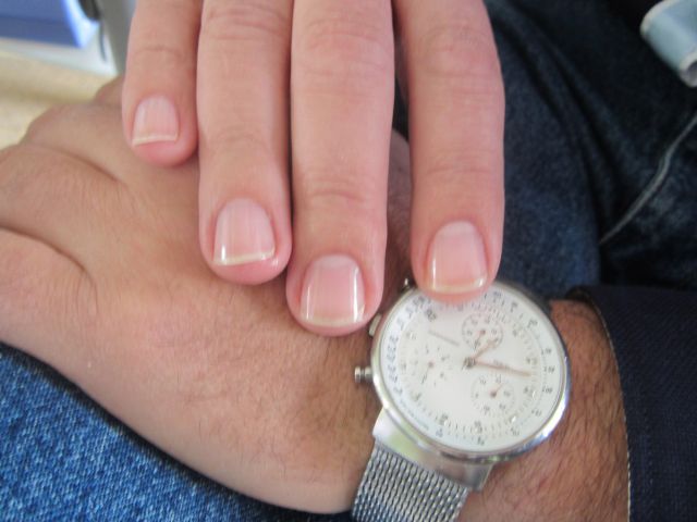 Hace 35 años que no se corta las uñas