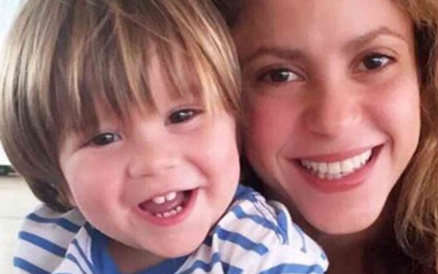 A sus 2 años, hijo Shakira sorprende con sus habilidades deportivas