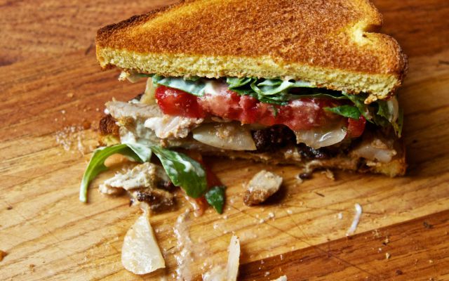 Le pidió un sándwich a su esposa y al comerlo se llevó una sorpresa no muy grata